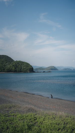 無料スマホ壁紙「堤防の下にある海岸」