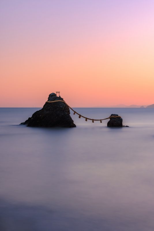 夫婦岩の写真「朝焼けの夫婦岩」