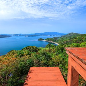 無料壁紙 天望山レイフィールドの展望デッキ２階からの眺め（人なし）。PCとデスクトップ壁紙に最適な4K高画質の無料壁紙。三重県鳥羽市の答志島で撮影したフリー写真素材