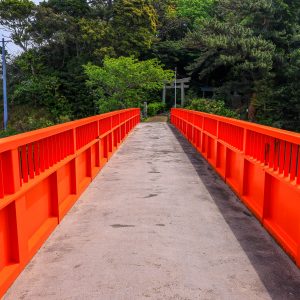 八幡橋の赤い柵