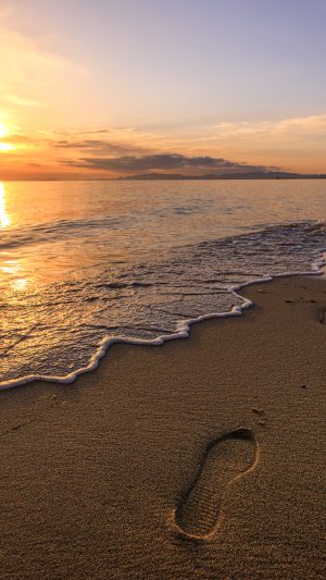 砂浜に残る足跡