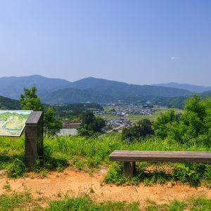 見晴台とベンチ