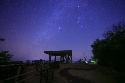 鵜倉園地の写真「冬の天の川と見江島展望台の広場」