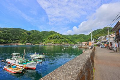 二木島町の写真「二木島町の堤防沿い」
