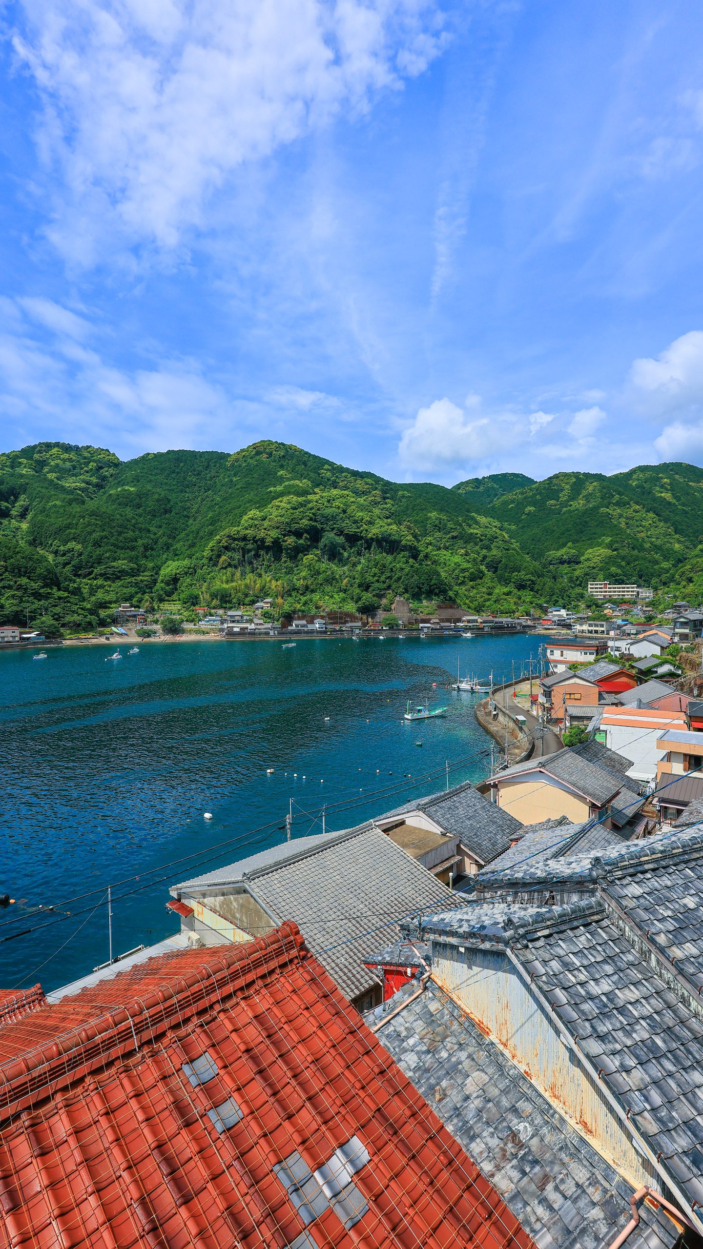 無料スマホ壁紙 二木島町の東部の町並み。AndroidとiPhoneに対応した4K高画質の無料待ち受け画像。三重県熊野市の二木島町で撮影したフリー写真素材