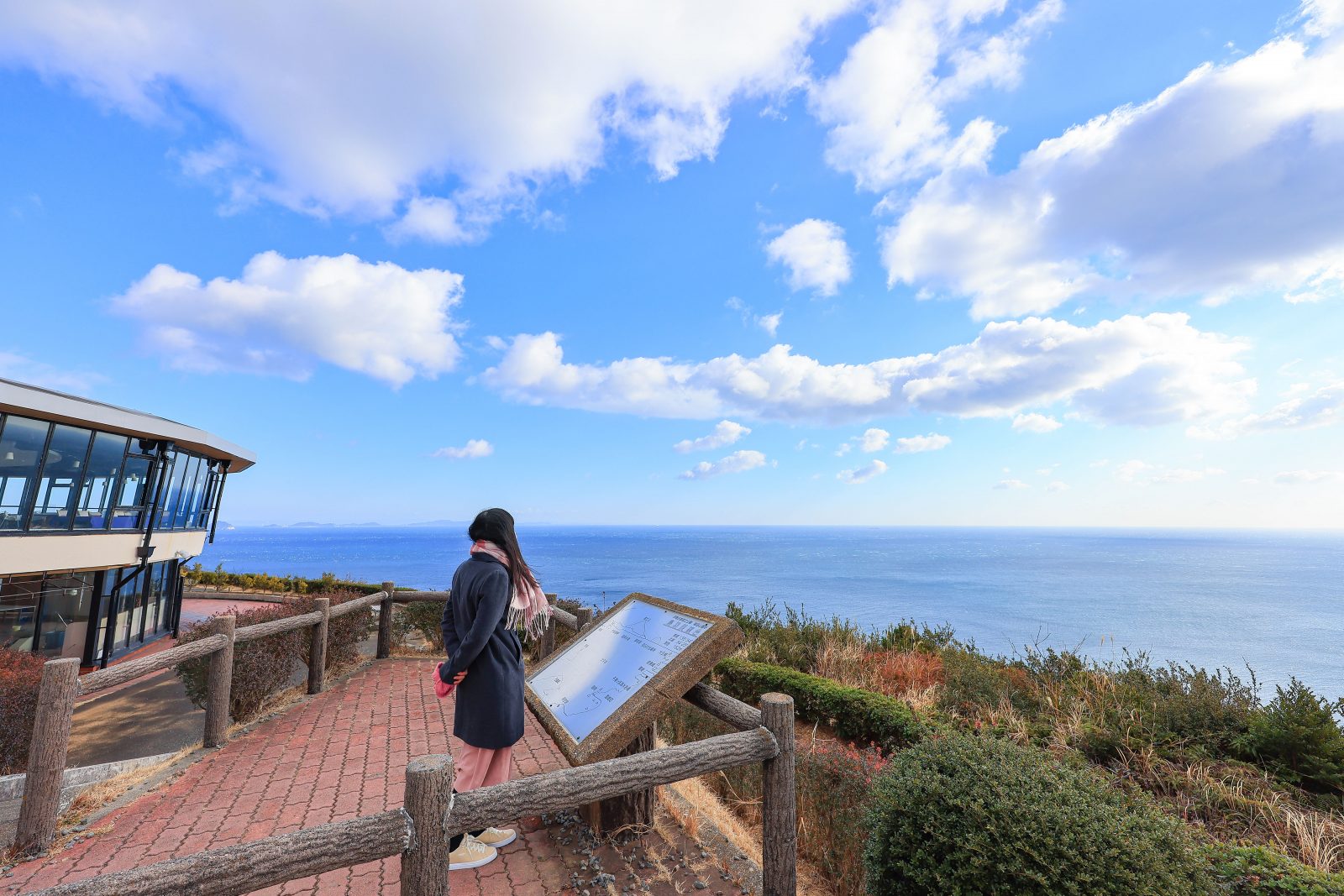 鳥羽展望台の写真「展望台から眺める海」