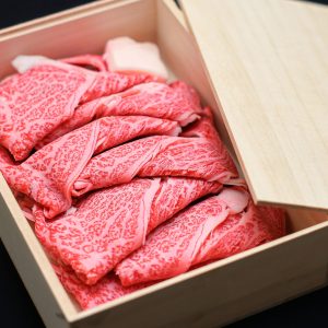 松阪牛の写真「木箱から出てきた松阪牛」