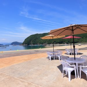 カフェテラスの目の前は海