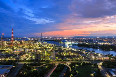 四日市コンビナートの写真「夕暮れの四日市コンビナート」