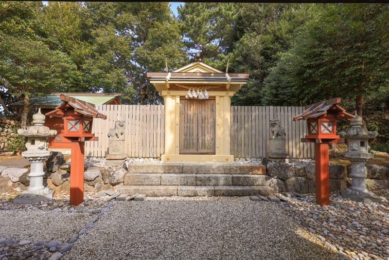 神島の写真「八代神社の社殿」
