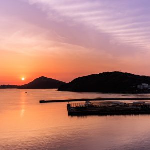 鳥羽湾の写真「神島方面から昇る朝日」