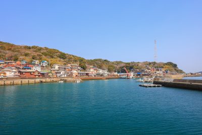 坂手島の写真「坂手海水浴場の町並み」