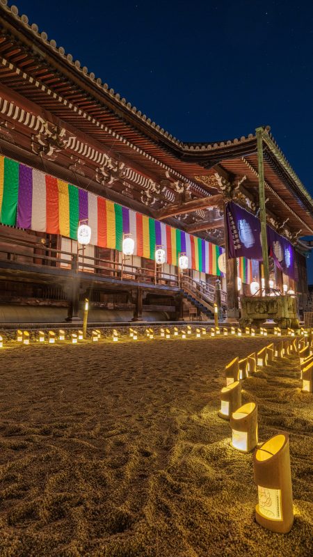 フリー写真素材「御影堂近くの竹あかり」