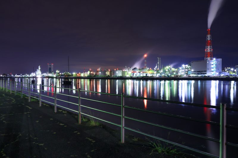 霞ヶ浦緑地公園の写真「工場夜景を鑑賞できる遊歩道」