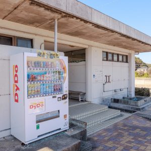 公衆トイレと自販機