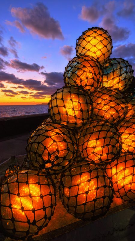 無料スマホ壁紙「夕焼けとビン玉」