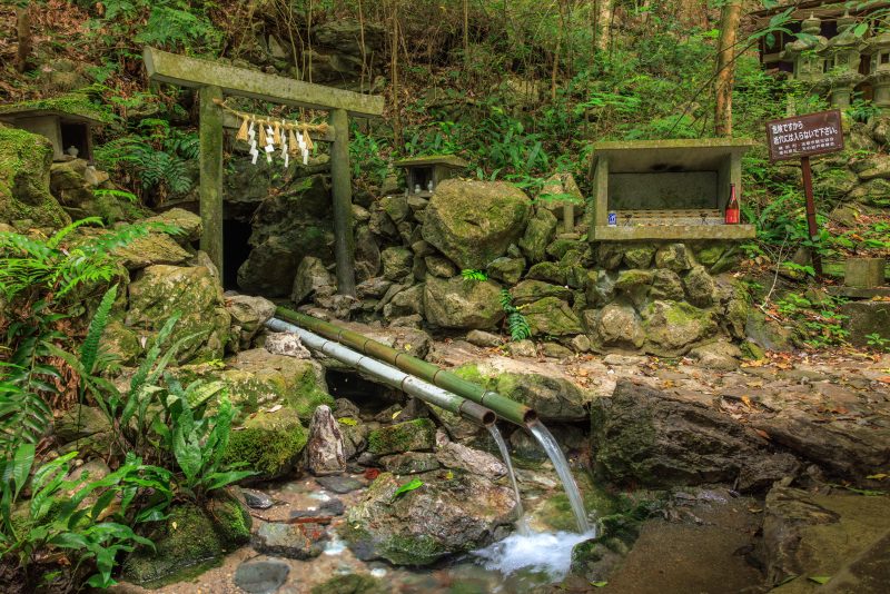 天の岩戸（恵利原の水穴）の写真「水穴の周辺」