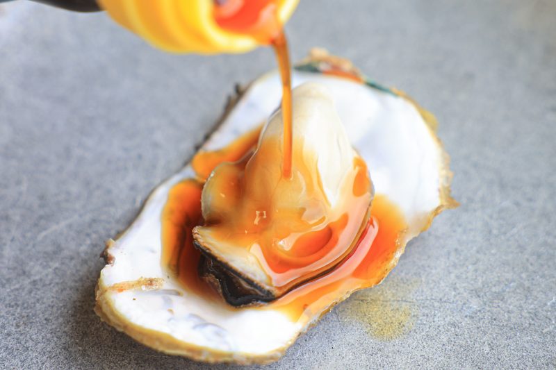 鳥羽浦村の牡蠣の写真「牡蠣をポン酢で食べる」