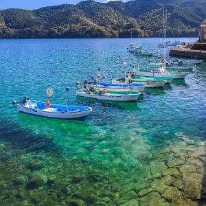 古江町の写真「海と山々と船」