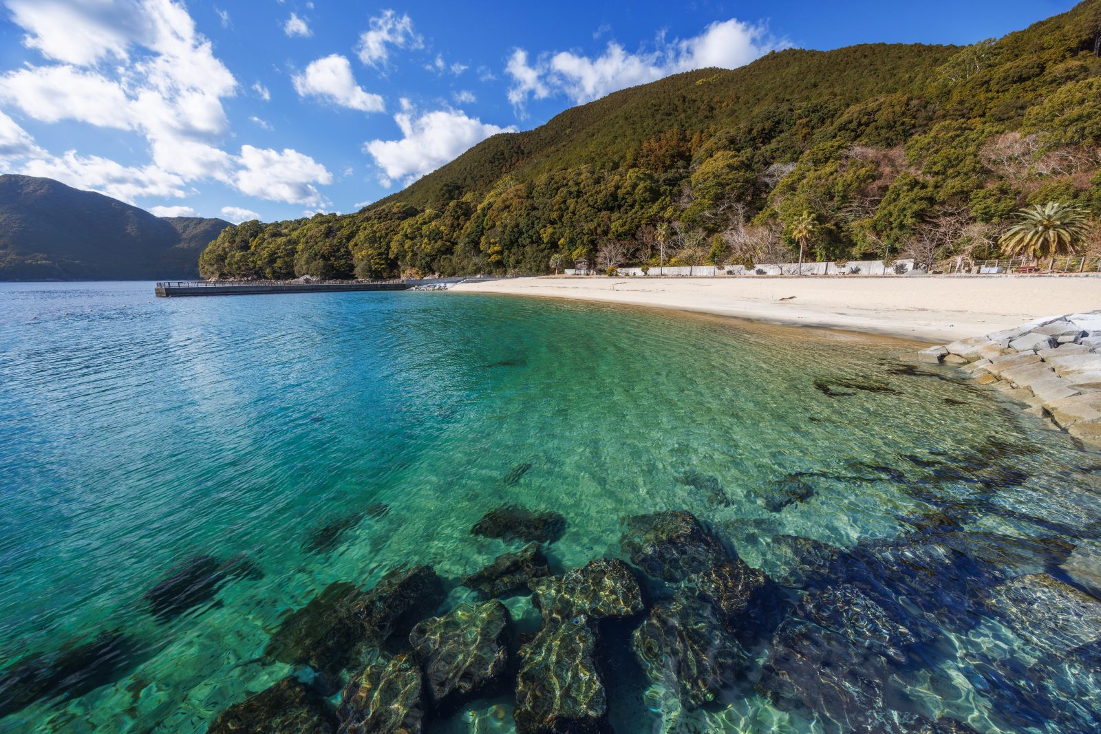 三木浦マリンパークの透き通った海