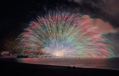 熊野大花火大会の写真「鬼ヶ城自爆」