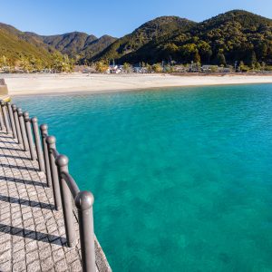 エメラルドグリーンの海