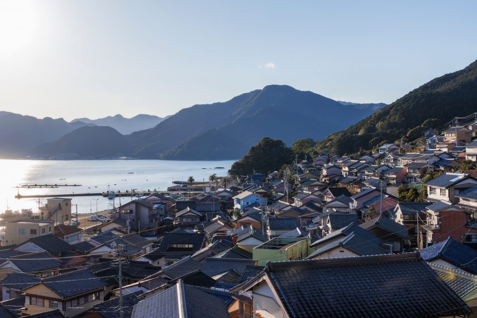 三木浦町の写真「小学校近くの階段から眺める町並み」