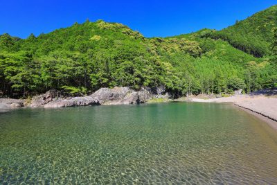 からすき谷公園の写真「浅瀬で透明度抜群」