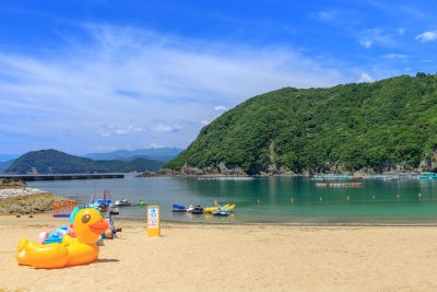 城ノ浜プール＆ビーチの写真「マリンアクティビティの道具とビーチ」