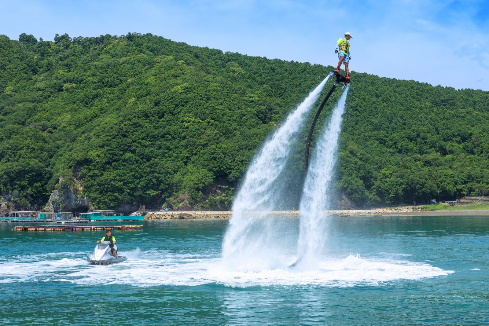 城ノ浜プール＆ビーチの写真「フライボードで空中浮遊」