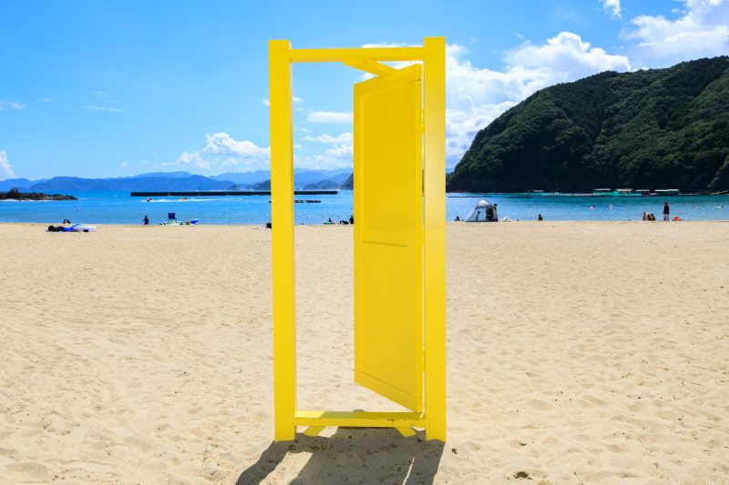 城ノ浜プール＆ビーチの写真「どこでもドアのある砂浜と海」