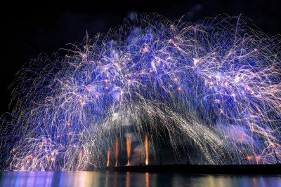 きほく燈籠祭の写真「青色スターマイン」