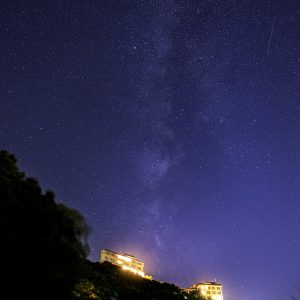 無料スマホ壁紙「天の川が見える満天の星」
