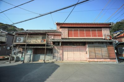 坂手島の写真「隆さんの生家（村万商店）」