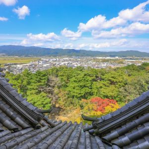 伊賀上野城の写真「伊賀上野城の展望窓から滋賀方面を見渡す」