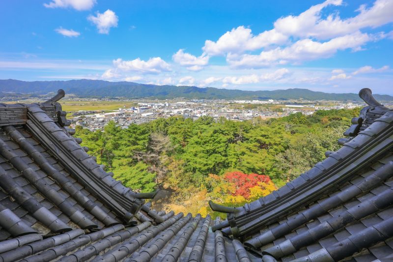 伊賀上野城の写真「伊賀上野城の展望窓から滋賀方面を見渡す」