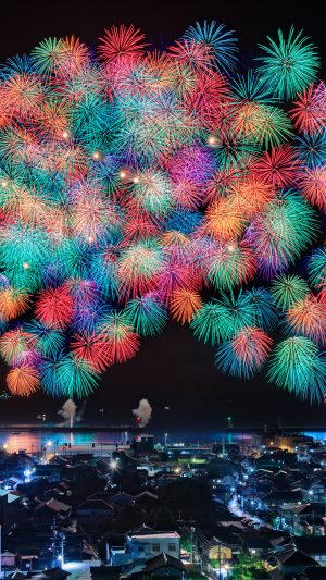 無料スマホ壁紙「虹色の花火と夜景」