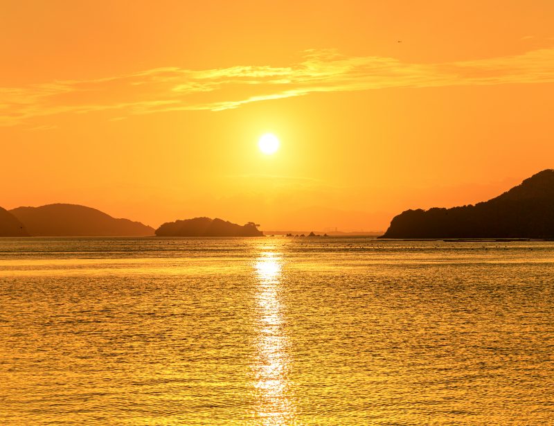 答志島の写真「桃取から眺める雄大な夕日」