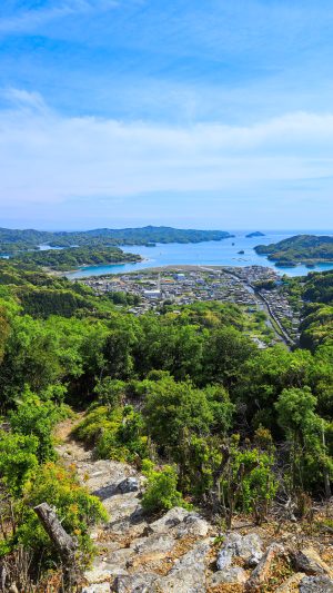 無料スマホ壁紙「新緑の五ヶ所浦と青空」