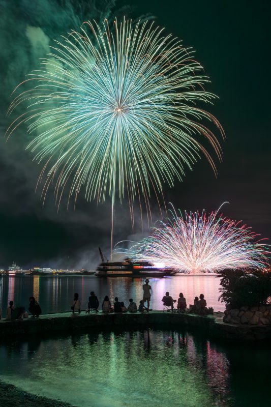 鳥羽みなとまつりの写真「地上の花火と海上花火」