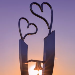 無料スマホ壁紙「幸せを呼ぶ鐘と夕陽」