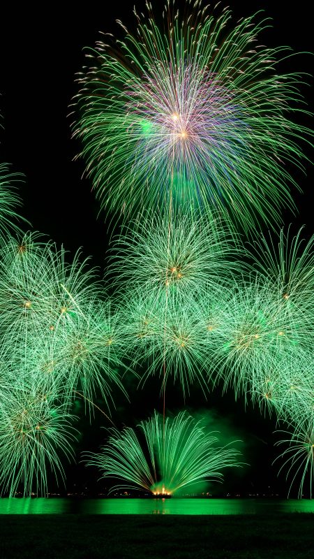 無料スマホ壁紙「ザ・エメラルド・ワールド（縦）【2024年】」