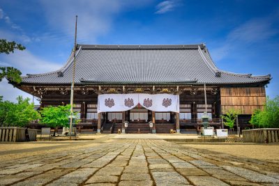 一身田の写真「初夏の空と御影堂」