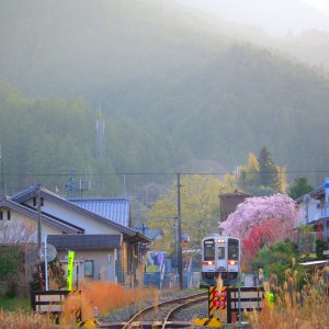 名松線の写真「春霞の伊勢奥津駅」