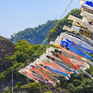 七里御浜の写真「獅子岩と鯉のぼり」