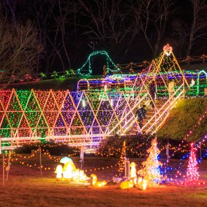 無料壁紙 光のトンネルと周辺のイルミネーション。PCとデスクトップ壁紙に最適な4K高画質の無料壁紙。三重県紀宝町の光の祭典 in 紀宝で撮影したフリー写真素材