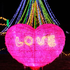 運気が上がる待ち受け ハートのLOVE ♥️ イルミネーション。AndroidとiPhoneに対応した4K高画質の無料スマホ壁紙。三重県紀宝町の光の祭典 in 紀宝で撮影したフリー写真素材