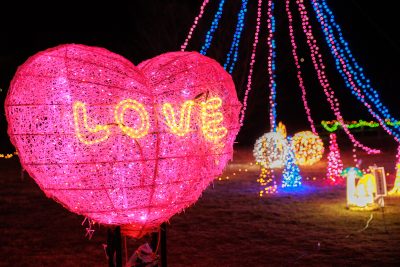 無料壁紙 LOVEイルミネーション。PCとデスクトップ壁紙に最適な4K高画質の無料壁紙。三重県紀宝町の光の祭典 in 紀宝で撮影したフリー写真素材