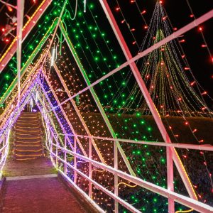 無料壁紙 光のトンネル。PCとデスクトップ壁紙に最適な4K高画質の無料壁紙。三重県紀宝町の光の祭典 in 紀宝で撮影したフリー写真素材