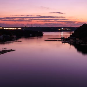 無料壁紙 夕陽が沈んだあとのマジックアワー。PCとデスクトップ壁紙に最適な4K高画質の無料壁紙。三重県志摩市の賢島大橋で撮影したフリー写真素材